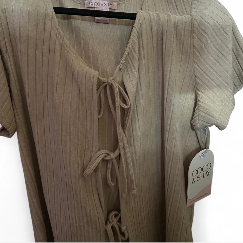 Coco & Shay Tan Short Sleeve Top